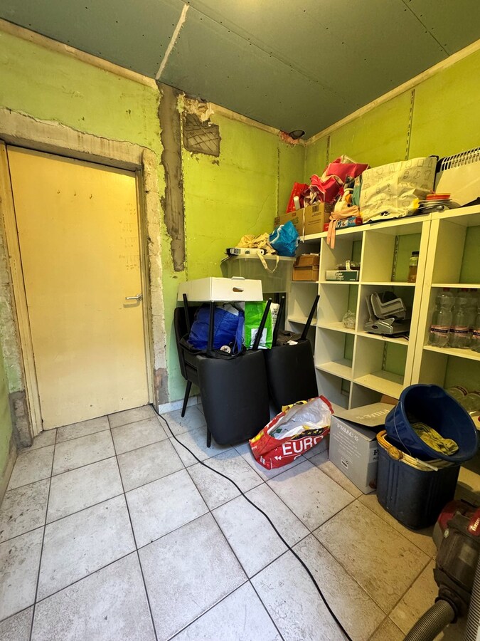 Woning met 4 slaapkamers en parkeerplaatsen te Gistel 