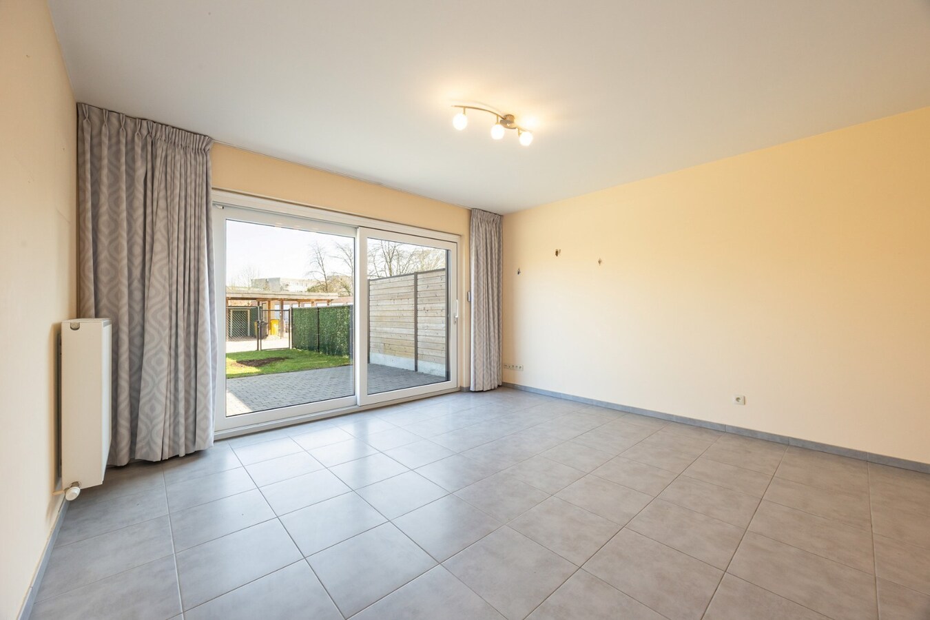 Energiezuinig gelijkvloers appartement met carport in het centrum van Broechem 
