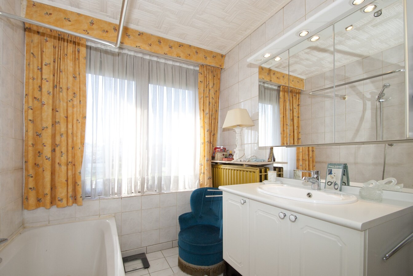 Gezinswoning met 3 slks - tuin - toplocatie. 