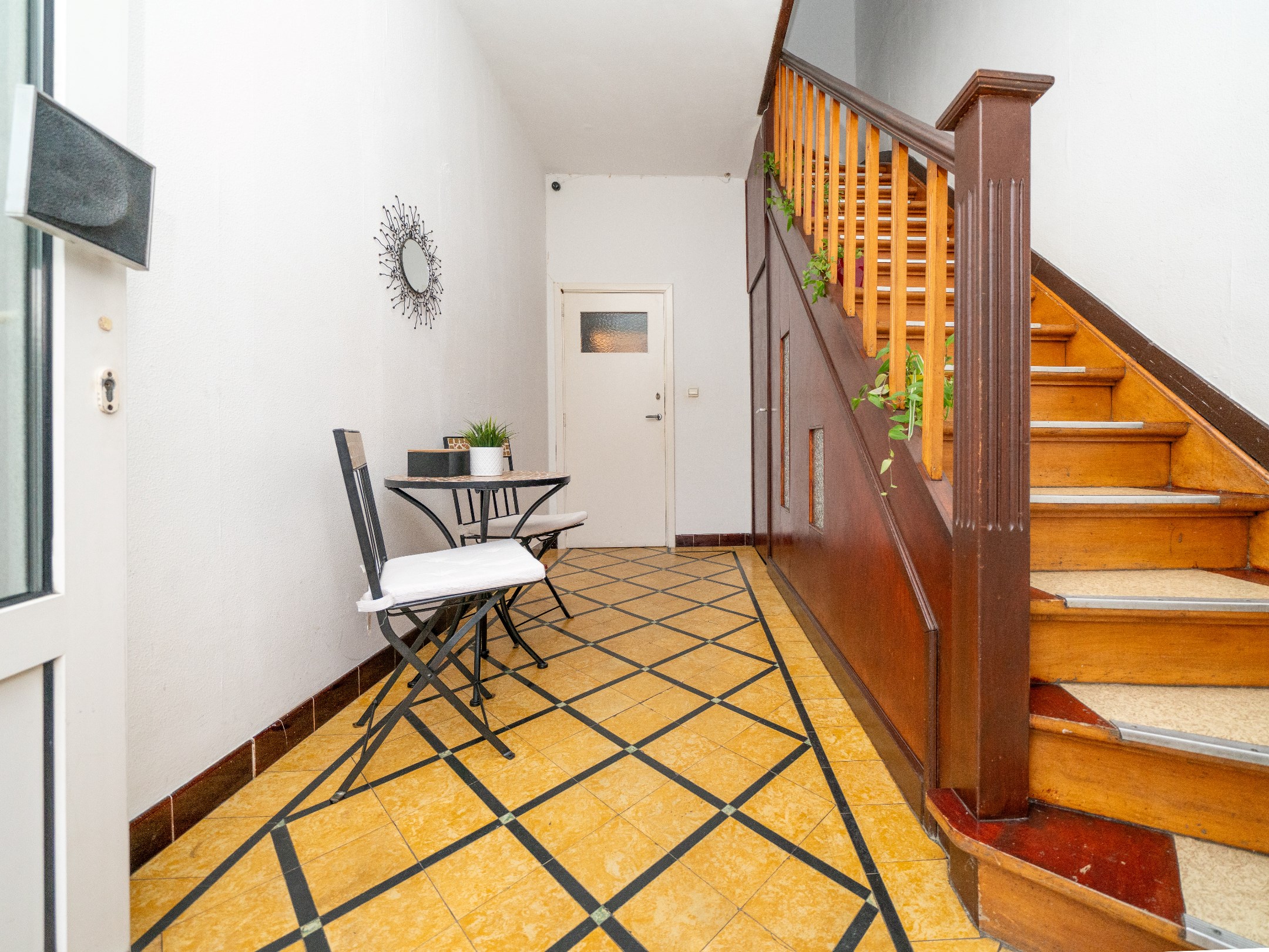 Opbrengstwoning met 3 units op zeer gunstige locatie 