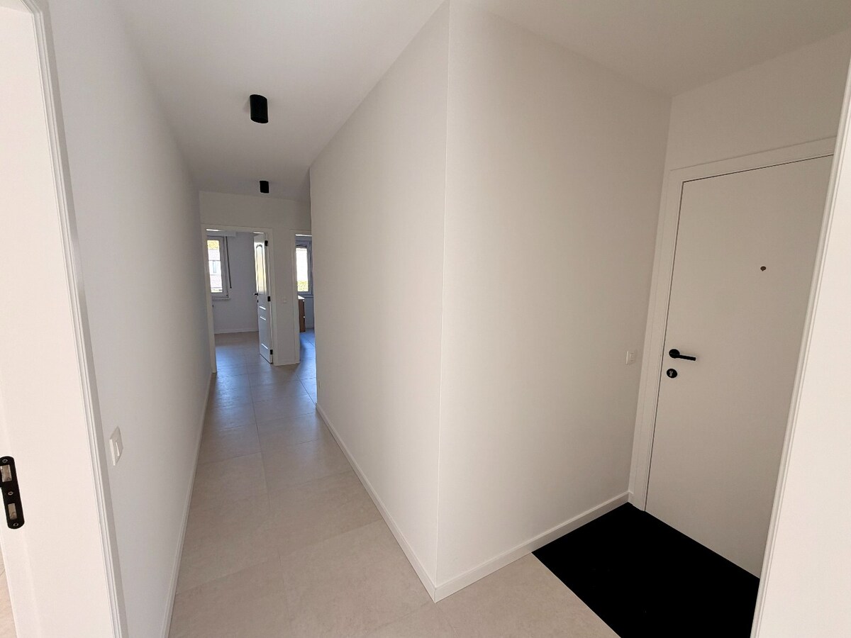 Volledig gerenoveerd en instapklaar appartement van 100 m² met grootte leefruimte en terras — centrum Bonheiden 