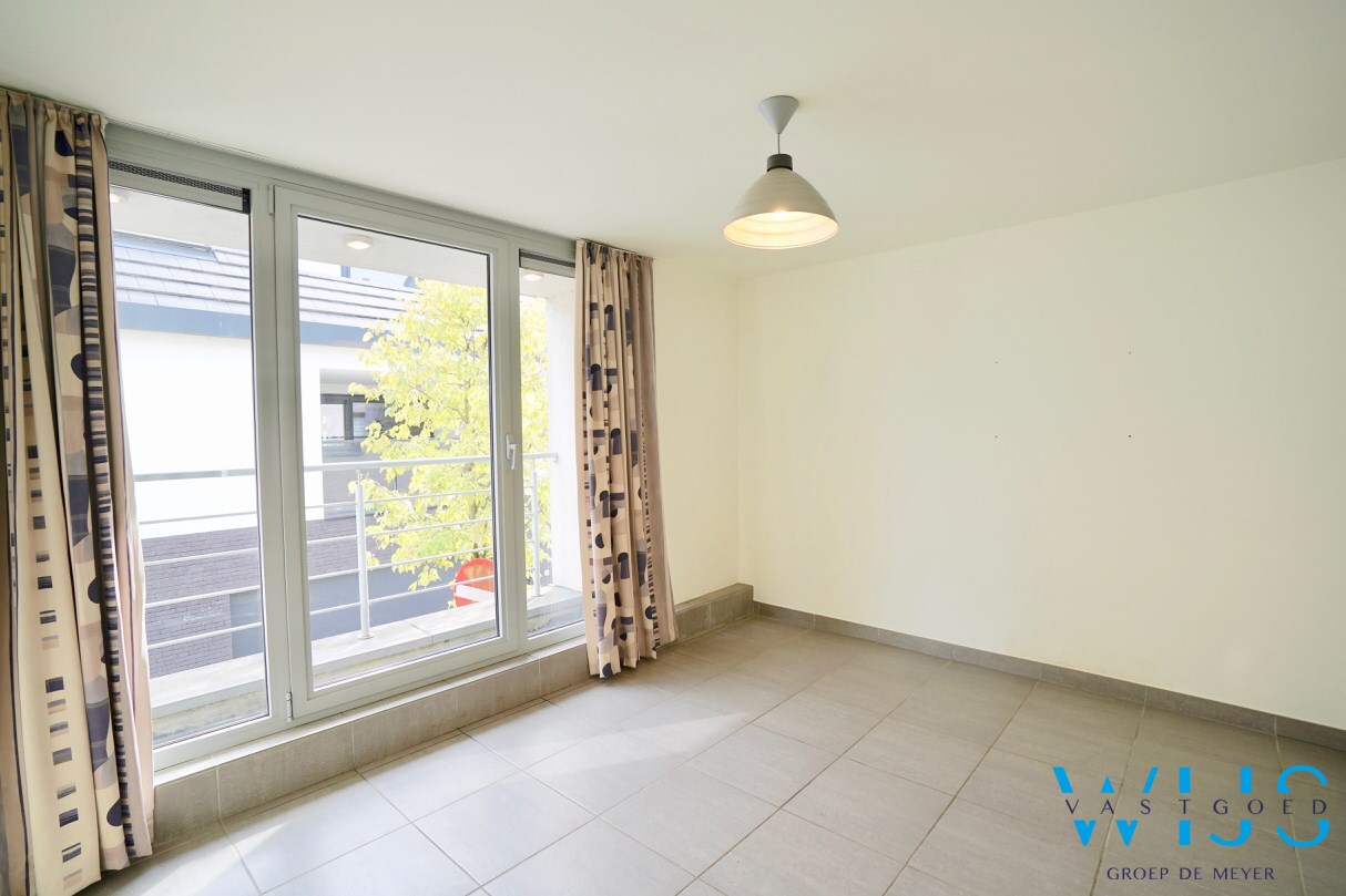 Uniek lichtrijk tweeslaapkamerappartement in hartje ERTVELDE! 