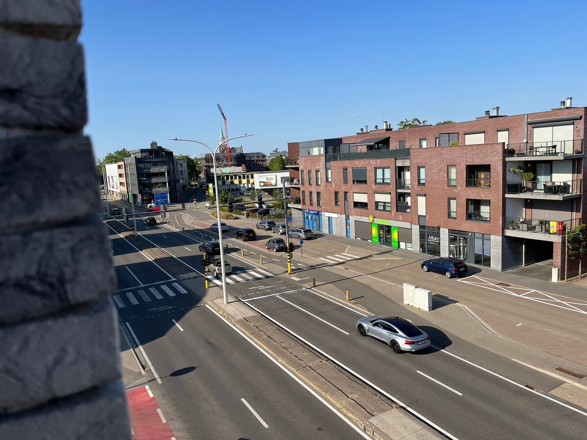 Casco+ appartement. Uniek uitzicht ! 2 slaapk., 3de verdiep. Lift. Verkoop met REGISTRATIE (geen BTW) ! 