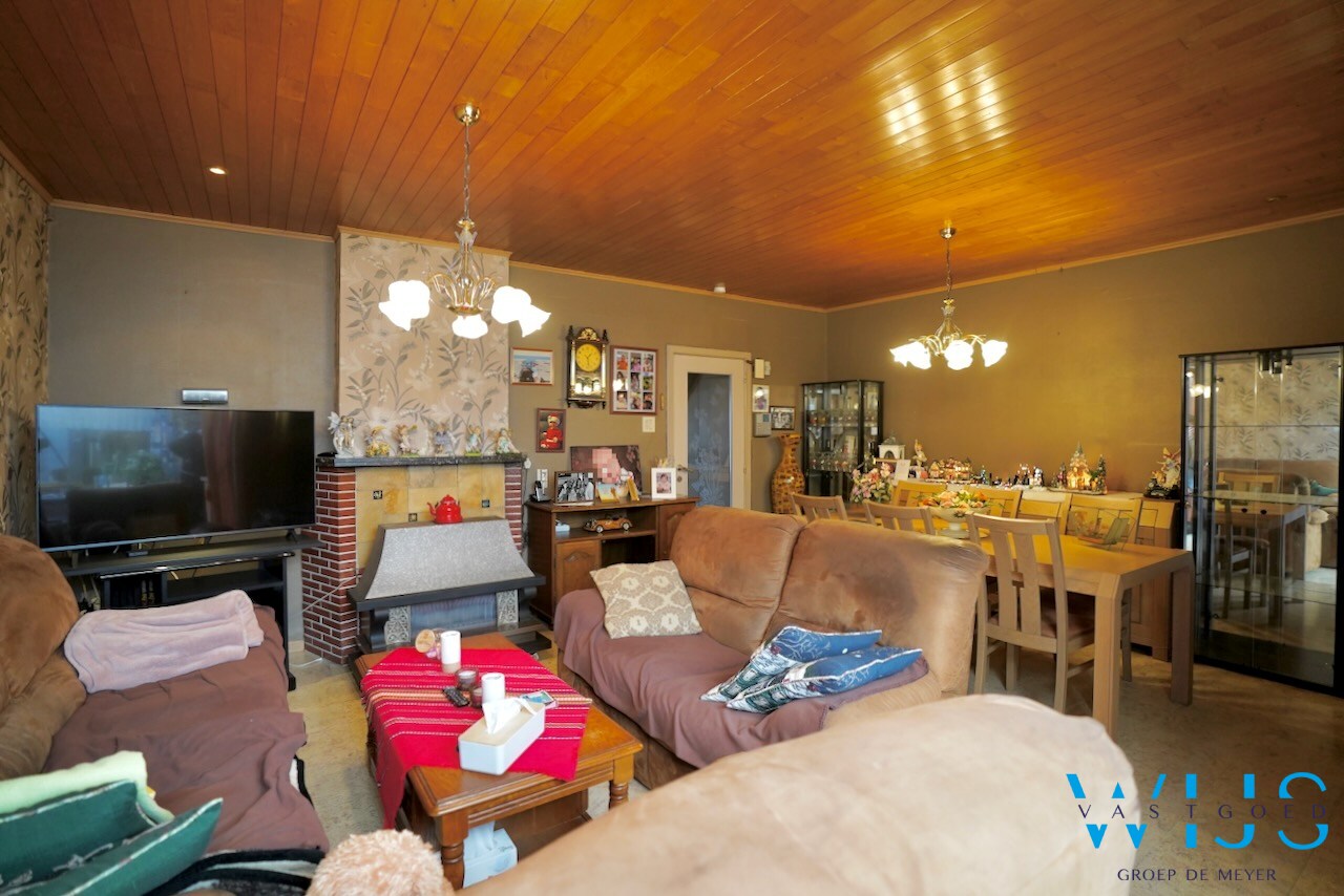 Interessante te renoveren woning met 4 slaapkamers in het centrum van Destelbergen 