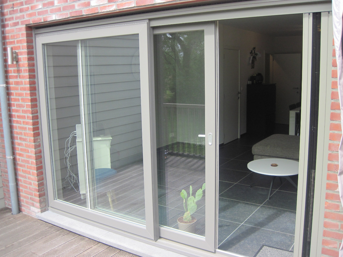 Recent vernieuwde rijwoning nabij de Schelde. 