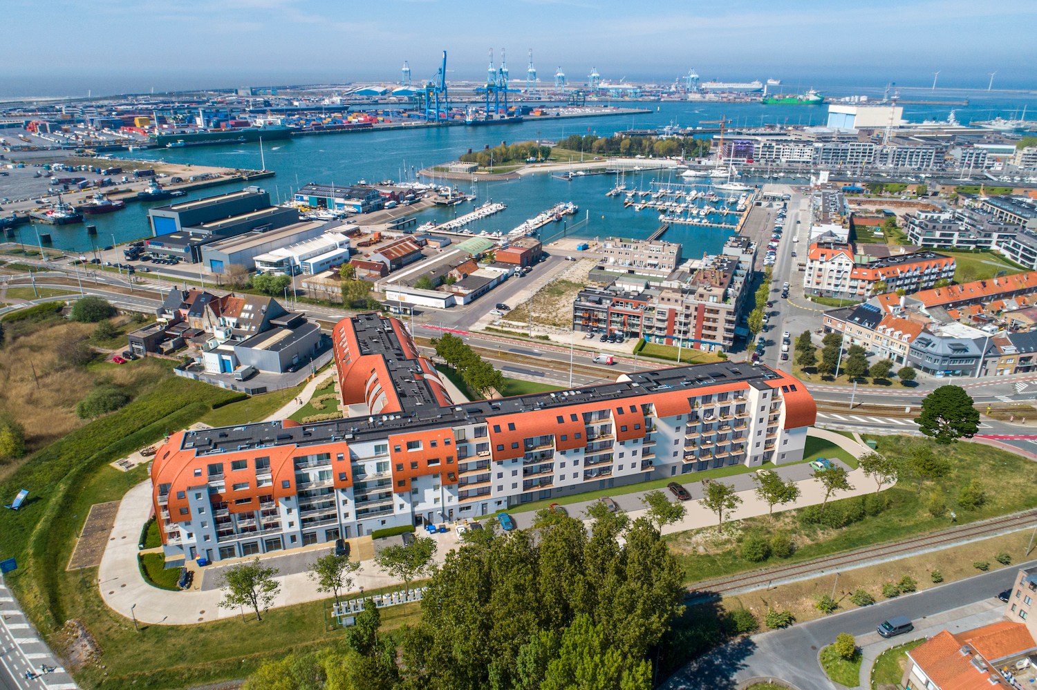 Ruime Holiday Suite (2p) op het 5e verdiep met rustig zonneterras! 