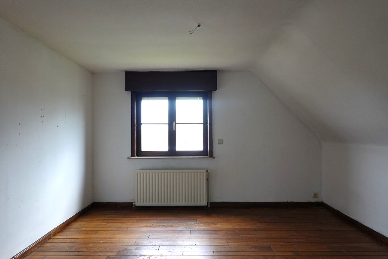 Te renoveren villa in bedrijventerreinzone voor KMO's 