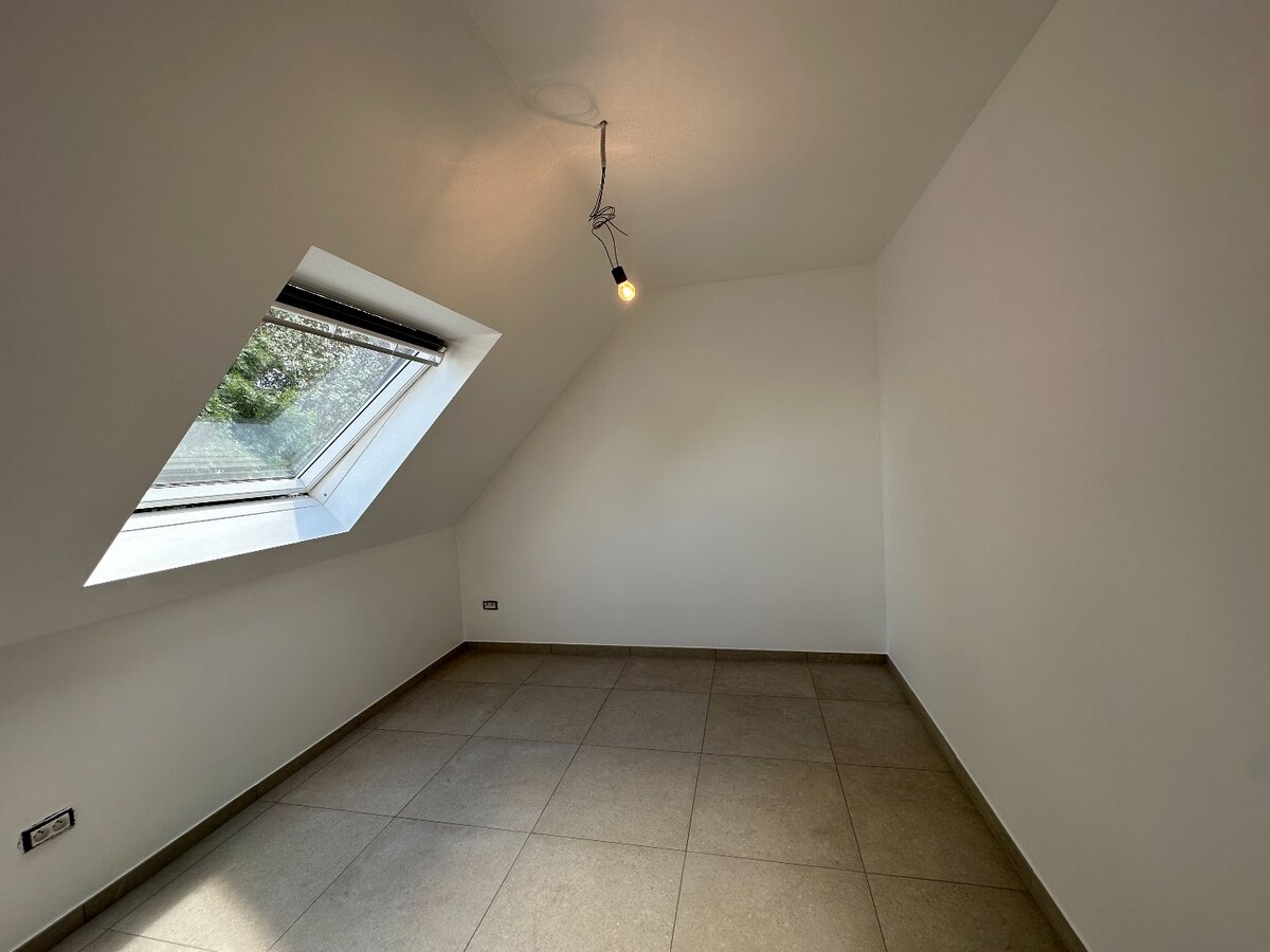 Ruime, halfopen nieuwbouwwoning met 4 slaapkamers 