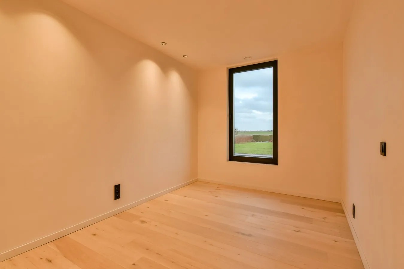 Ruime afgewerkte nieuwbouwwoning met landelijk zicht! 