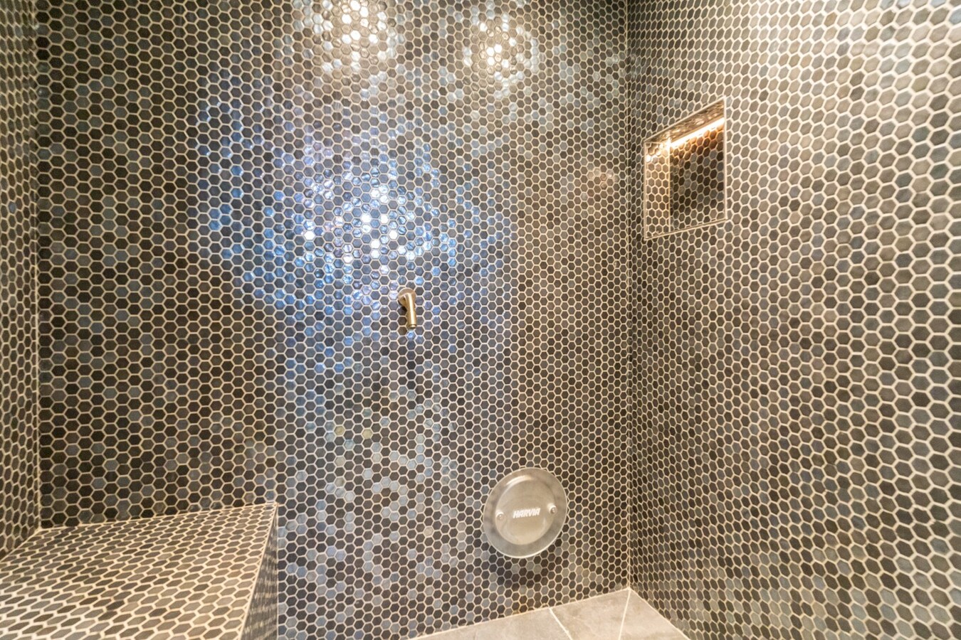 Ensemble immobilier érigé sur 2448m² (Corps de ferme, profession libérale, SPA Airbnb) 