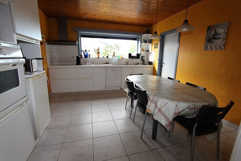 Bedrijfsgebouw met woonst te Eernegem 