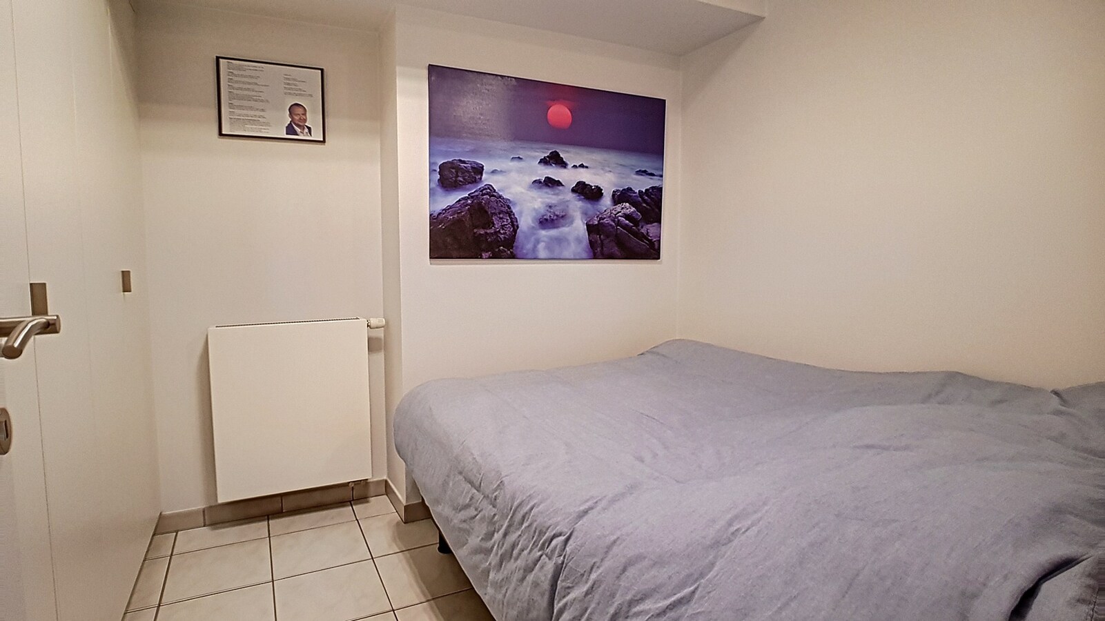 Ruim gelijkvloers appartement aan de zeedijk met open zicht. 