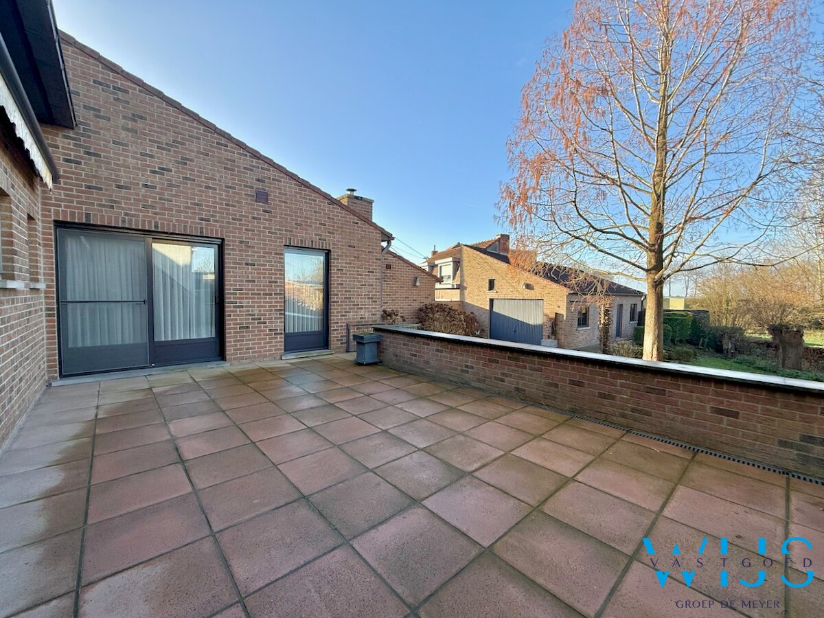 Super gezellig woonhuis met ruime garage te Boekhoute ! 