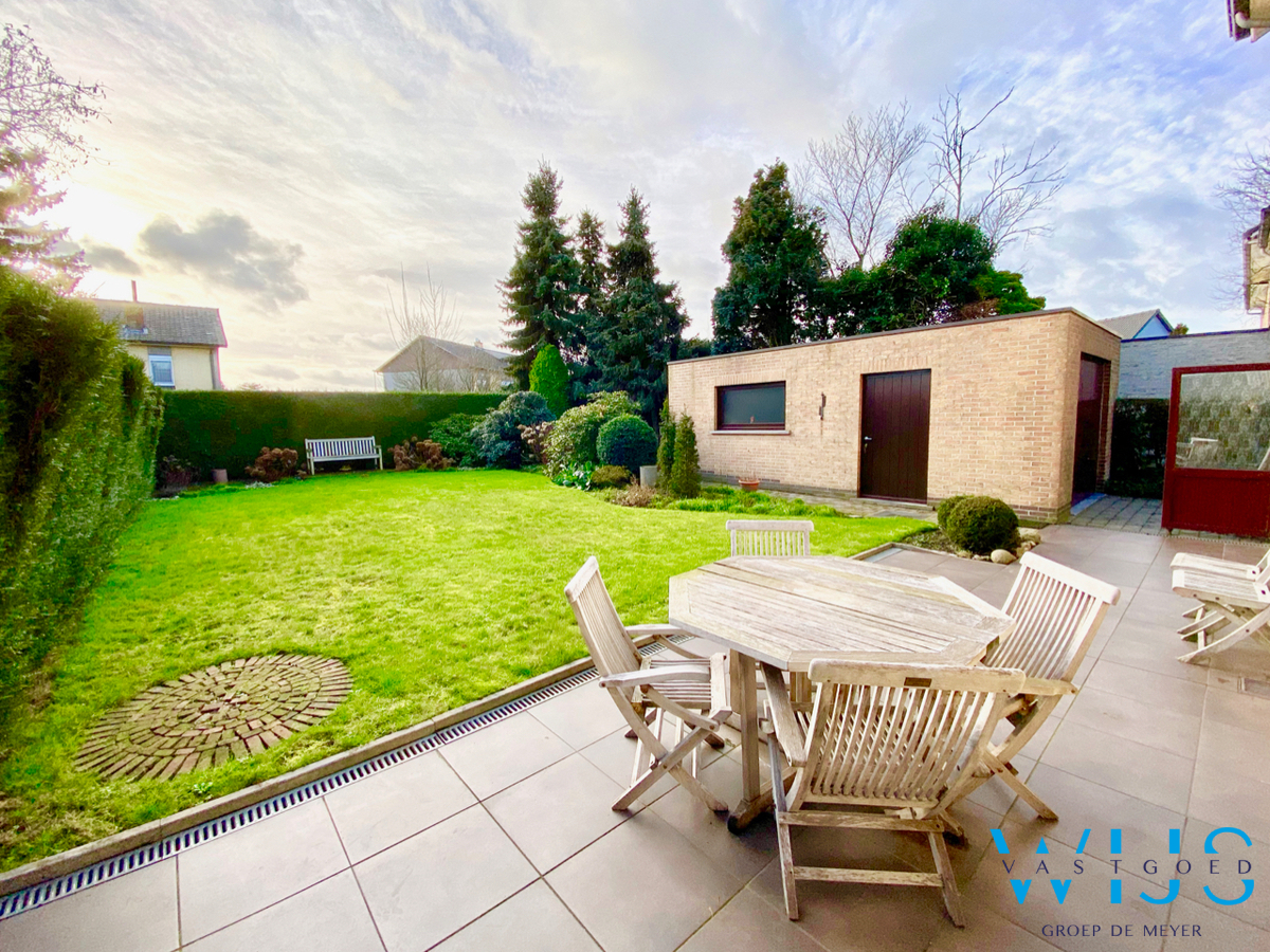 Ruime gezinswoning met 5 slaapkamers &amp; ZUIDgerichte tuin te Zelzate! 