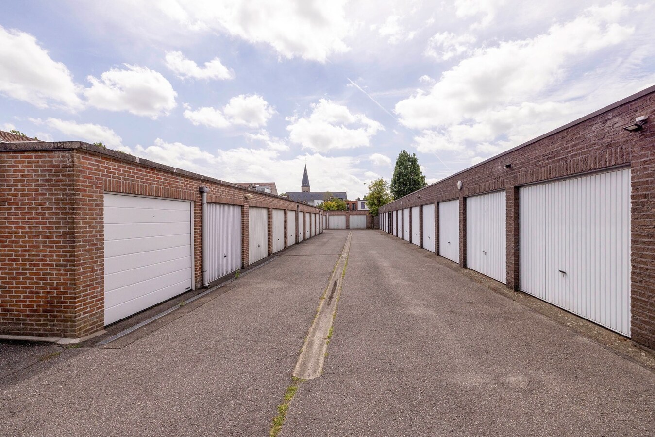 Instapklaar gelijkvloers met 2 slpks - tuin - garagebox 