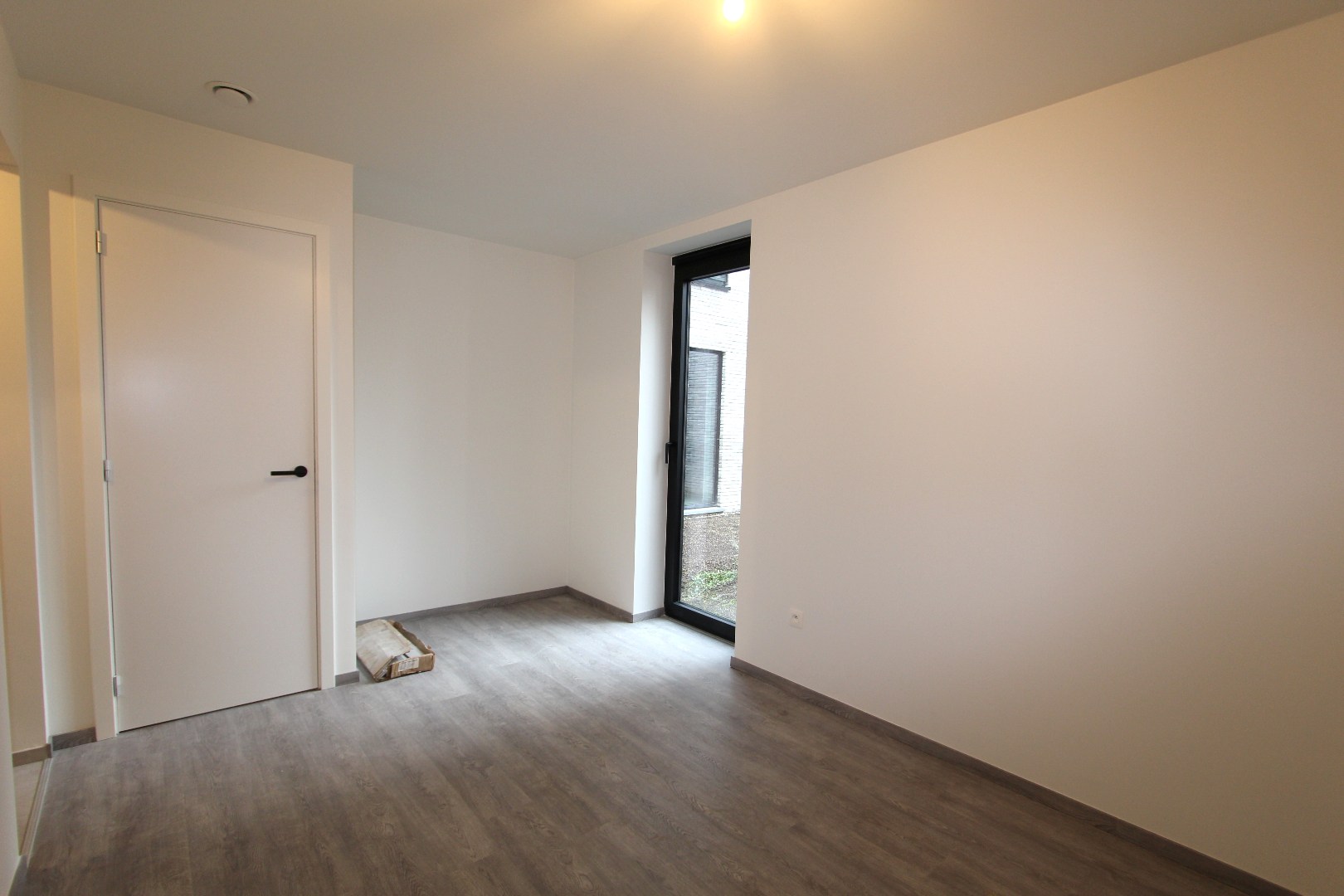 GELIJKVLOERS NIEUWBOUW APPARTEMENT MET TERRAS 