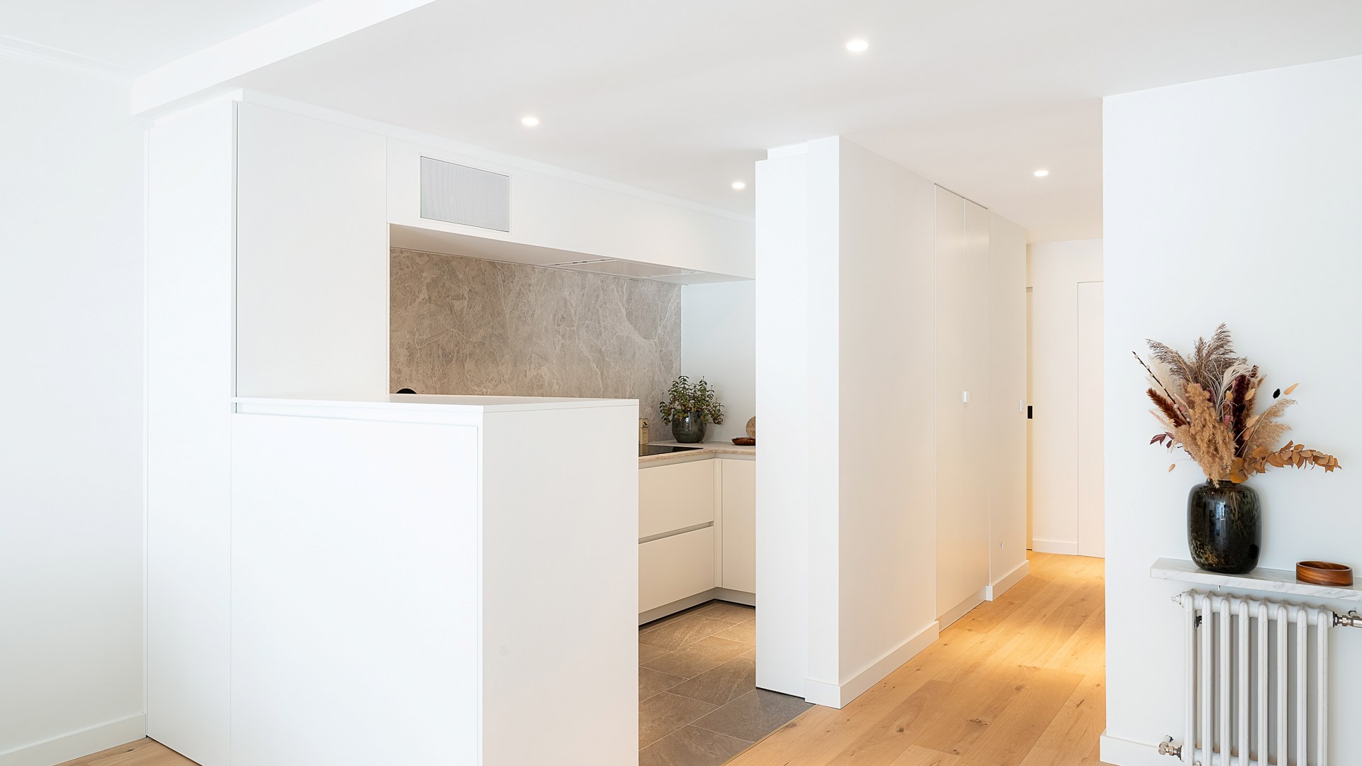 Stijlvol en volledig gerenoveerd appartement op wandelafstand van zee. 