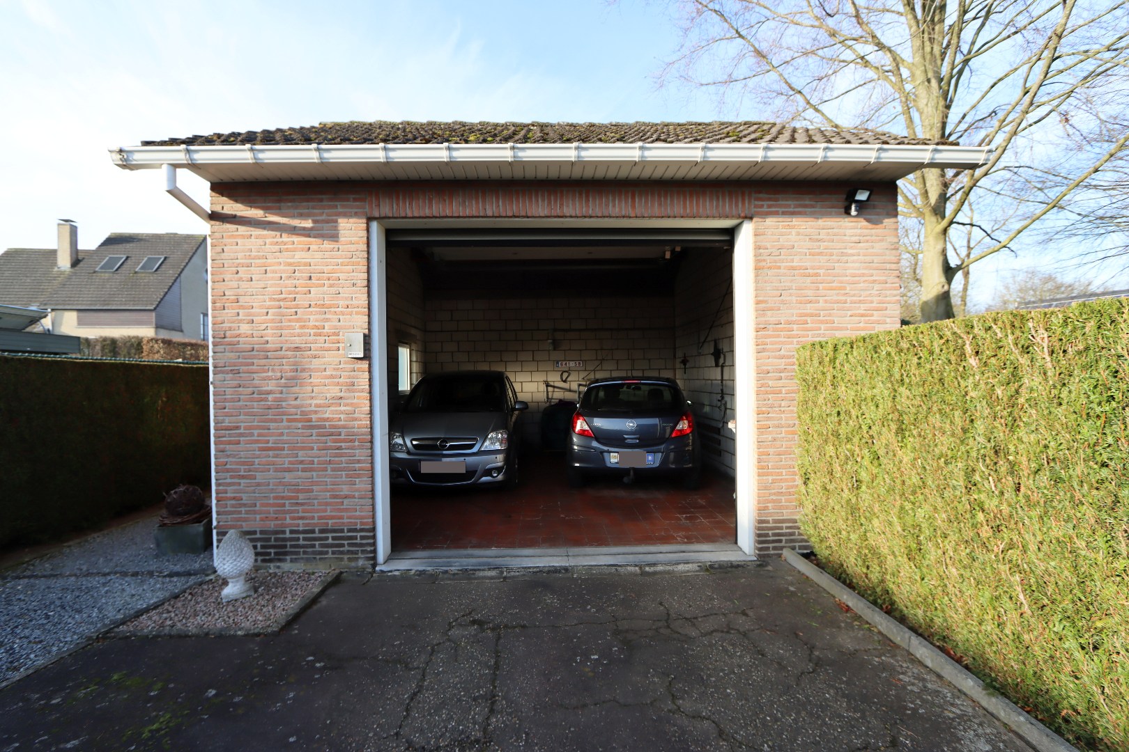 Grote vrijstaande garage  
