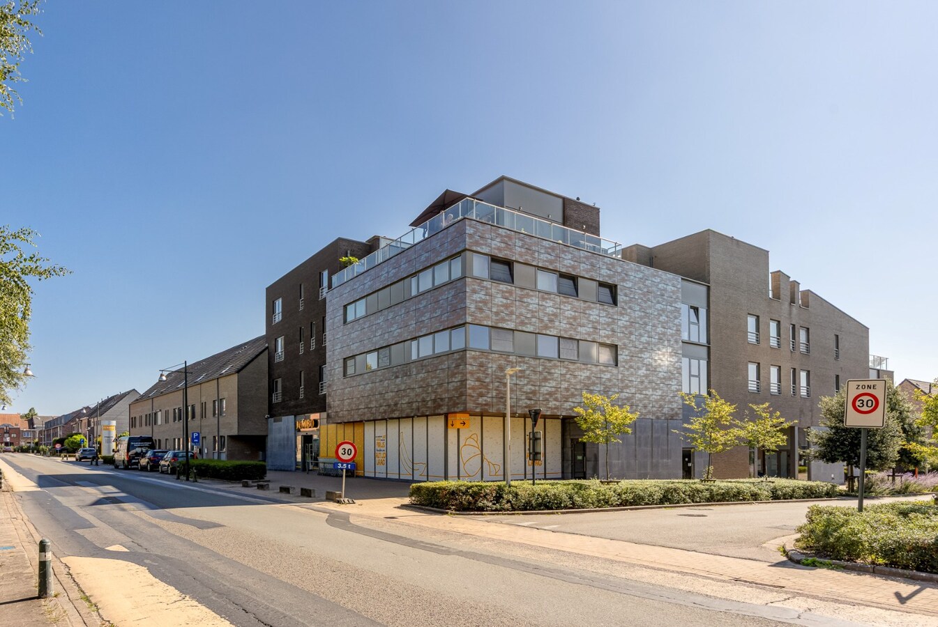 Recent energiezuinig appartement met 2 slpk. en zeer ruim terras te Niel! 