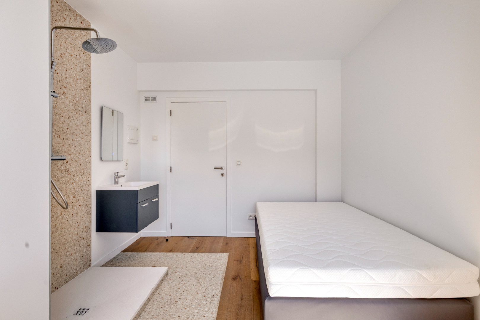 Volledig gerenoveerde studentenkamer in residentie met 15 studentenkamers en een 1slaapkamer appartement in hartje Leuven - EPC label A! 