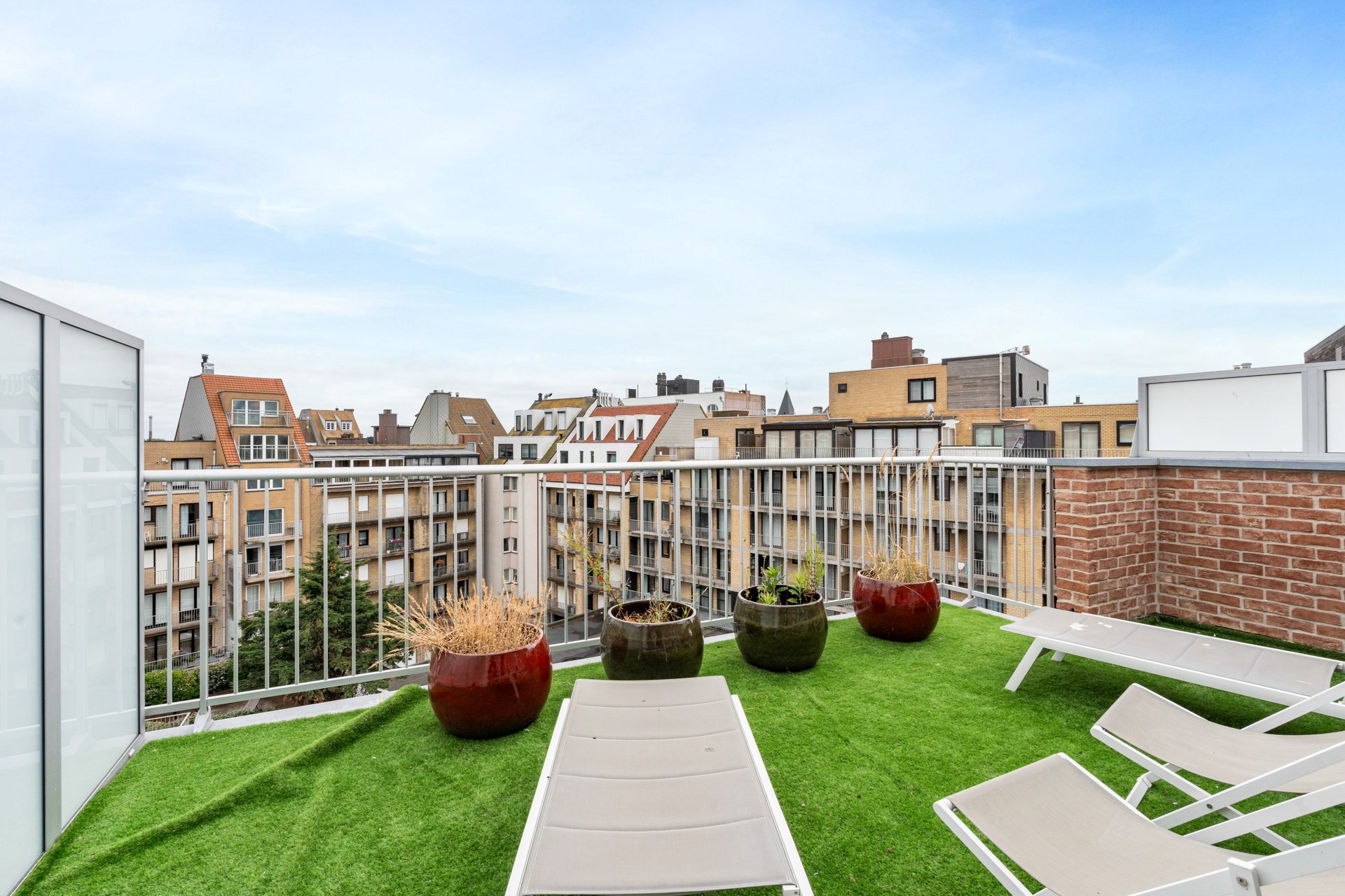 Appartement PENTHOUSE de 2 chambres entièrement rénové situé sur la Kustlaan à 50m à pied de la digue d'Albertstrand. 