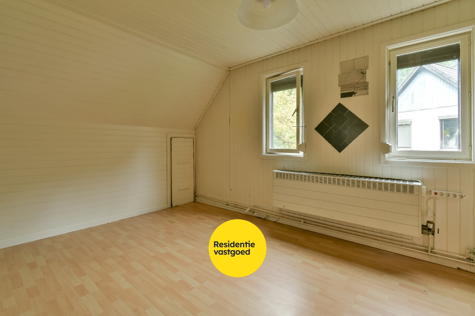 Te renoveren woning langs het Nieuwenhovebos! 