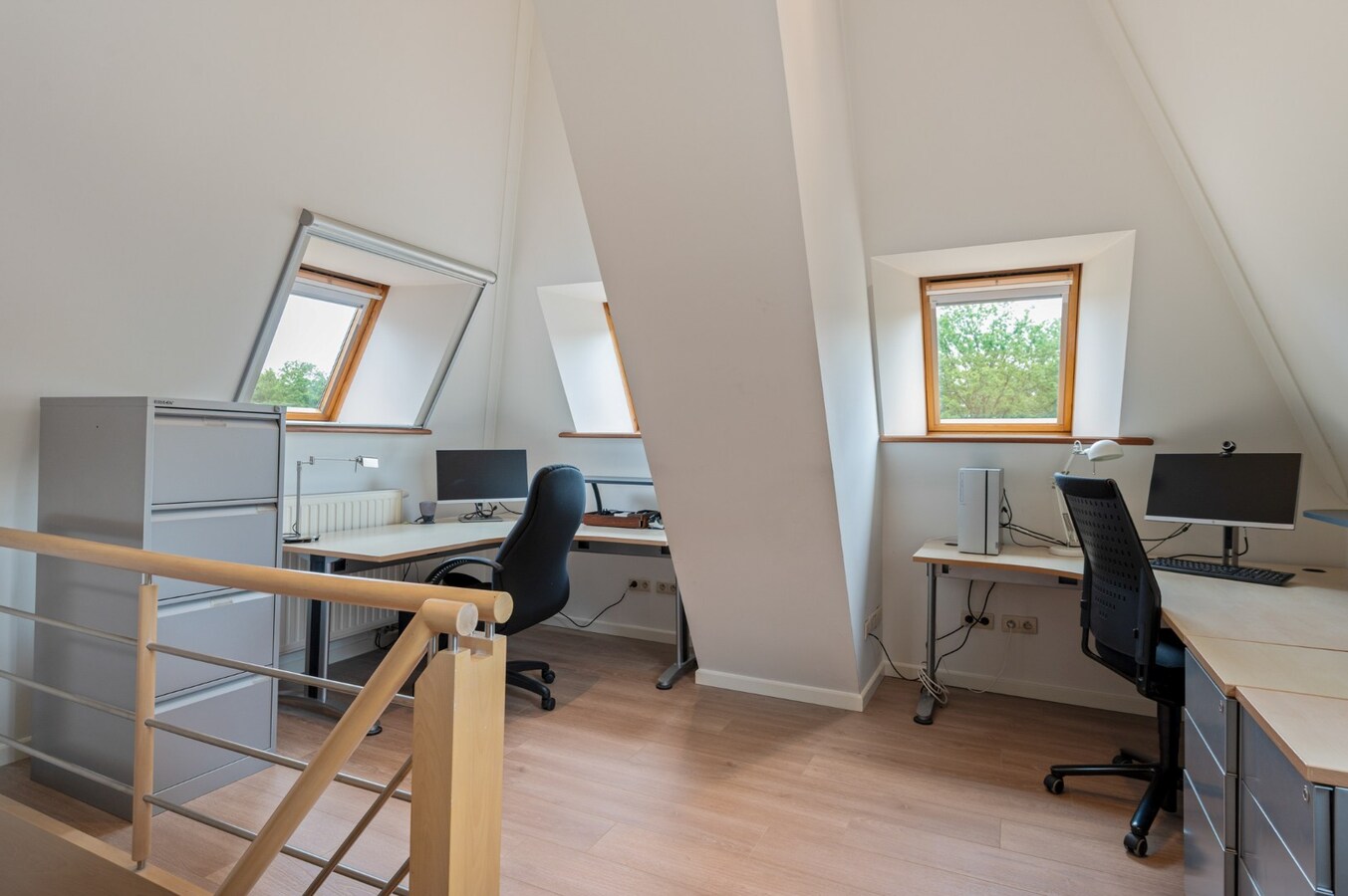 Exclusief eigendom met twee volwaardige, zelfstandige villa-woningen, een conciërgeverblijf en luxueuze paardenfaciliteiten op ruim 2 ha te Brasschaat 