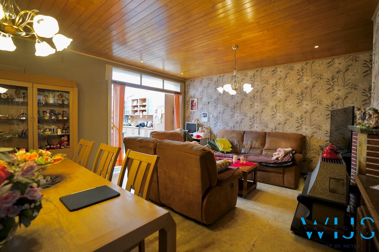 Interessante te renoveren woning met 4 slaapkamers in het centrum van Destelbergen 