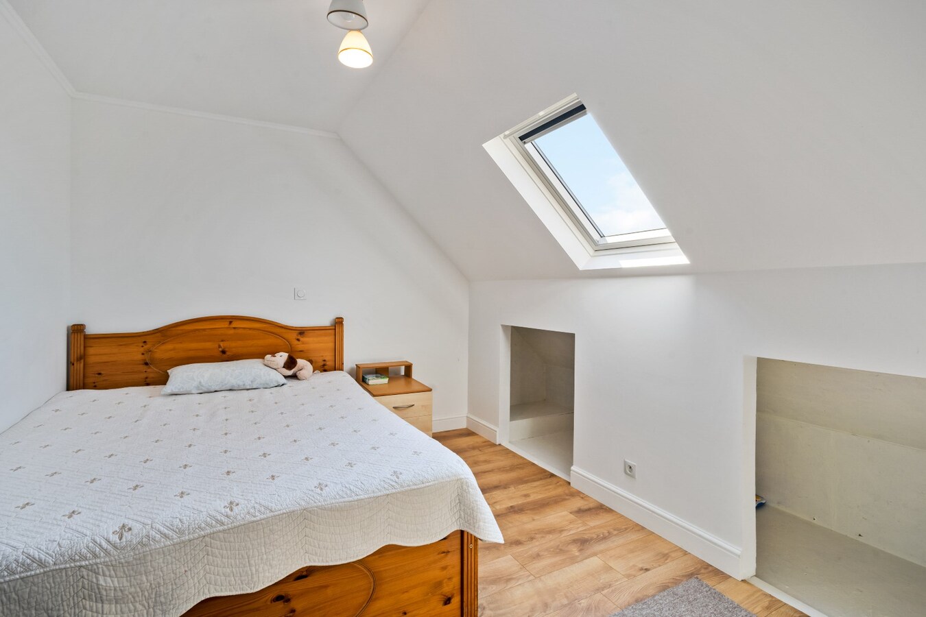 Prachtig gelegen halfopen woning met garage en prachtige landelijke verzichten. 