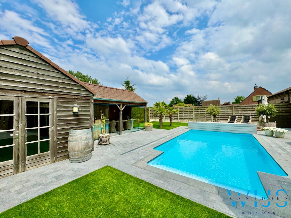Woonhuis met prachtig zwembad te ERTVELDE ! 