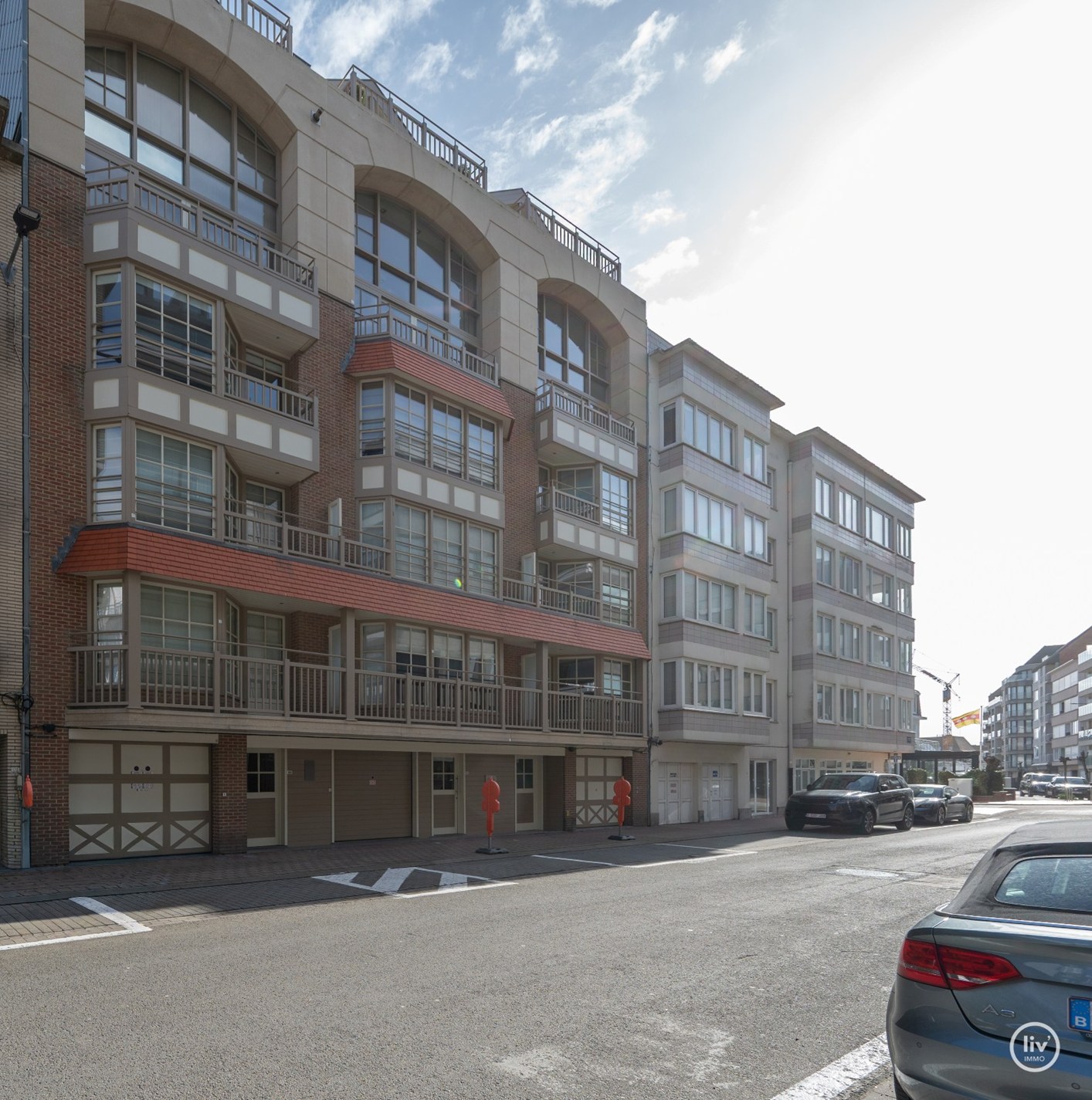 Appartement en duplex de luxe avec mezzanine, idéalement situé dans l'avenue Nellens à Knokke (avec possibilité d'acheter un box garage double intégré) 