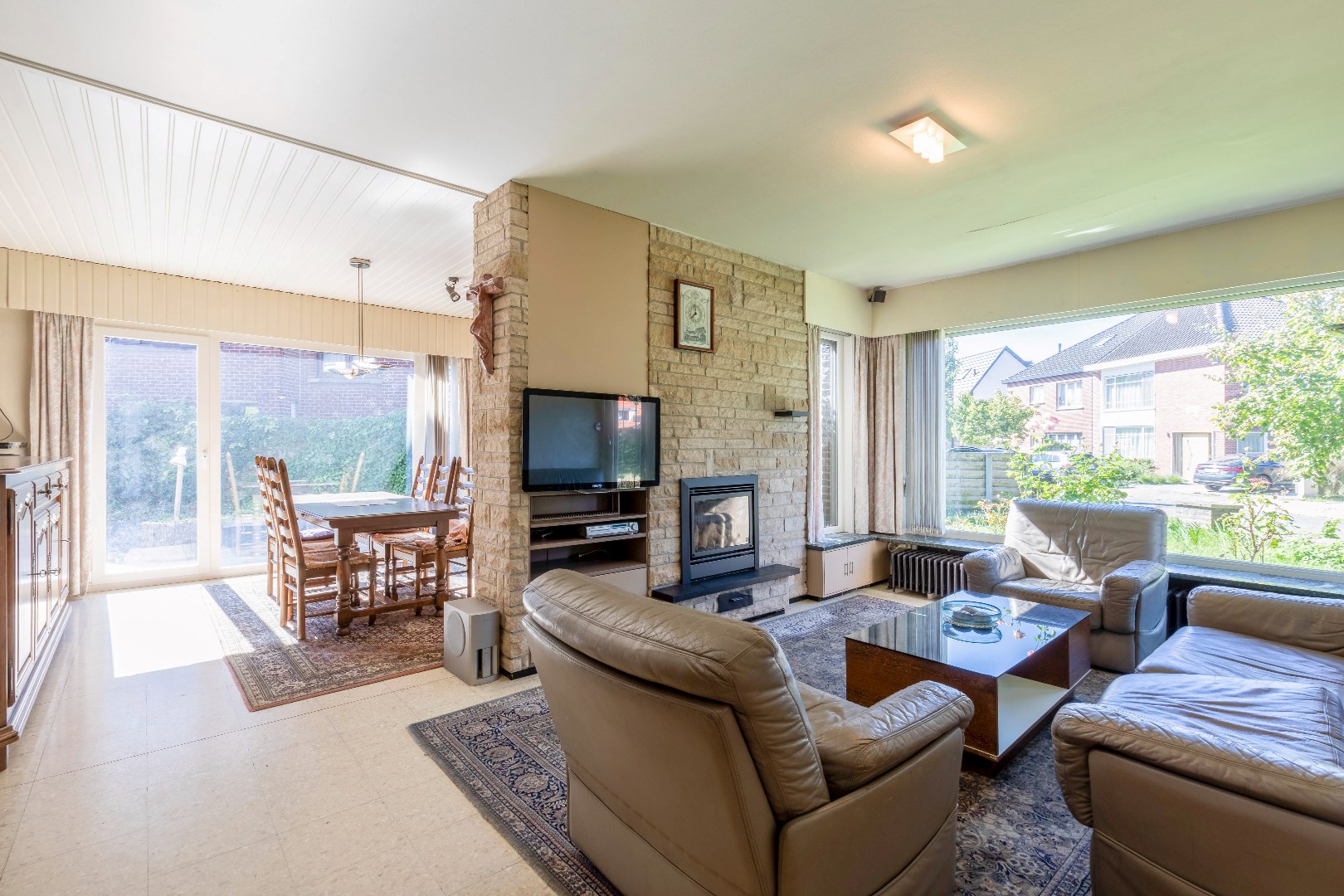 VERKOCHT - Ruime half open bebouwing met garage te Merelbeke 