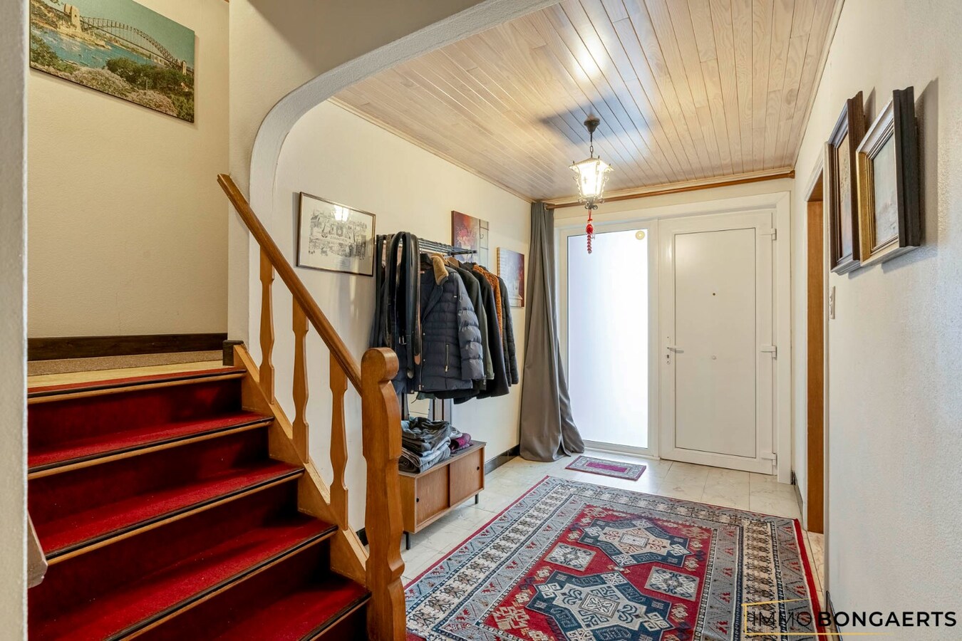 Ruime, te renoveren woning met drie slaapkamers in Zonhoven 