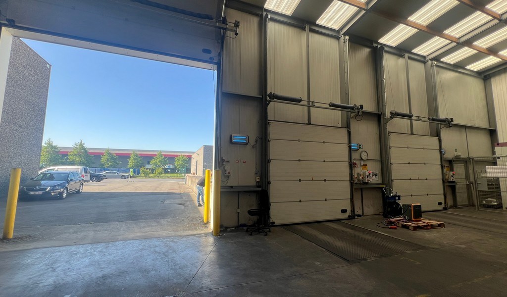 Logistiek bedrijfspand te huur in de haven van Gent