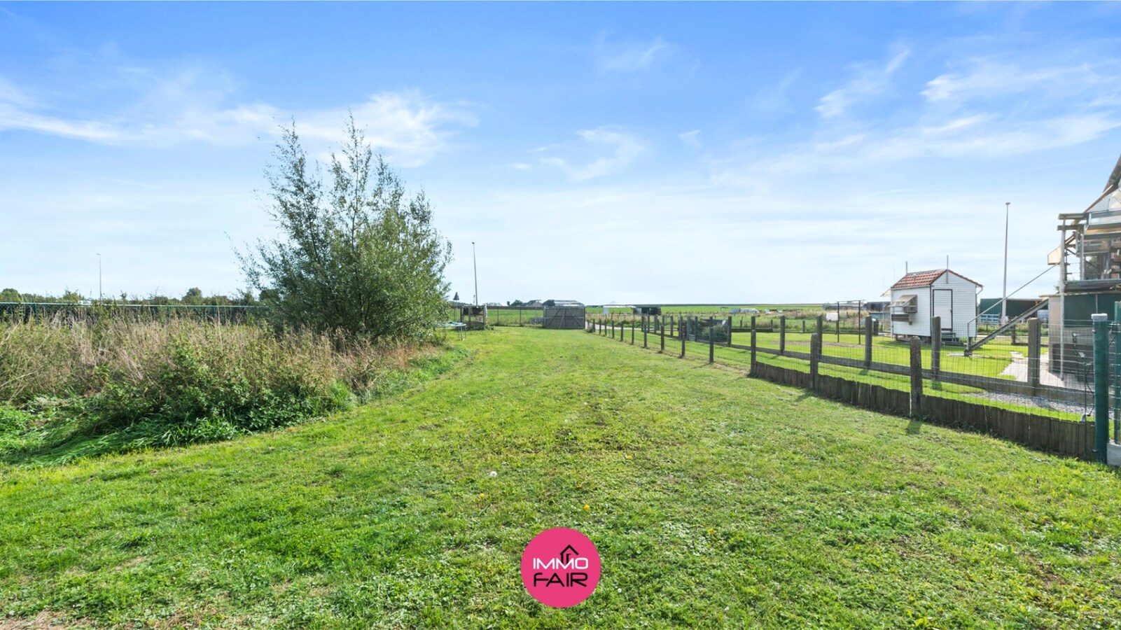 Karakteristieke hoeve met panoramisch zicht aan de achterzijde van perceel! 