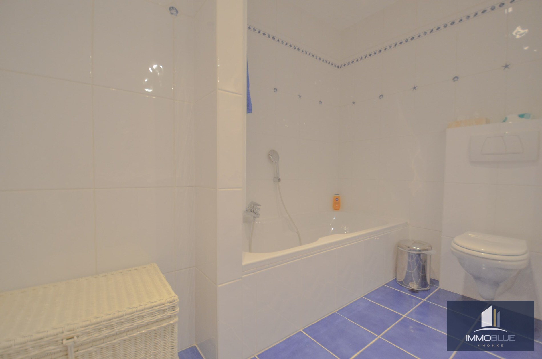 Stijlvol duplexappartement met zonnige terrassen en open zicht op de villa’s van het Zoute. 