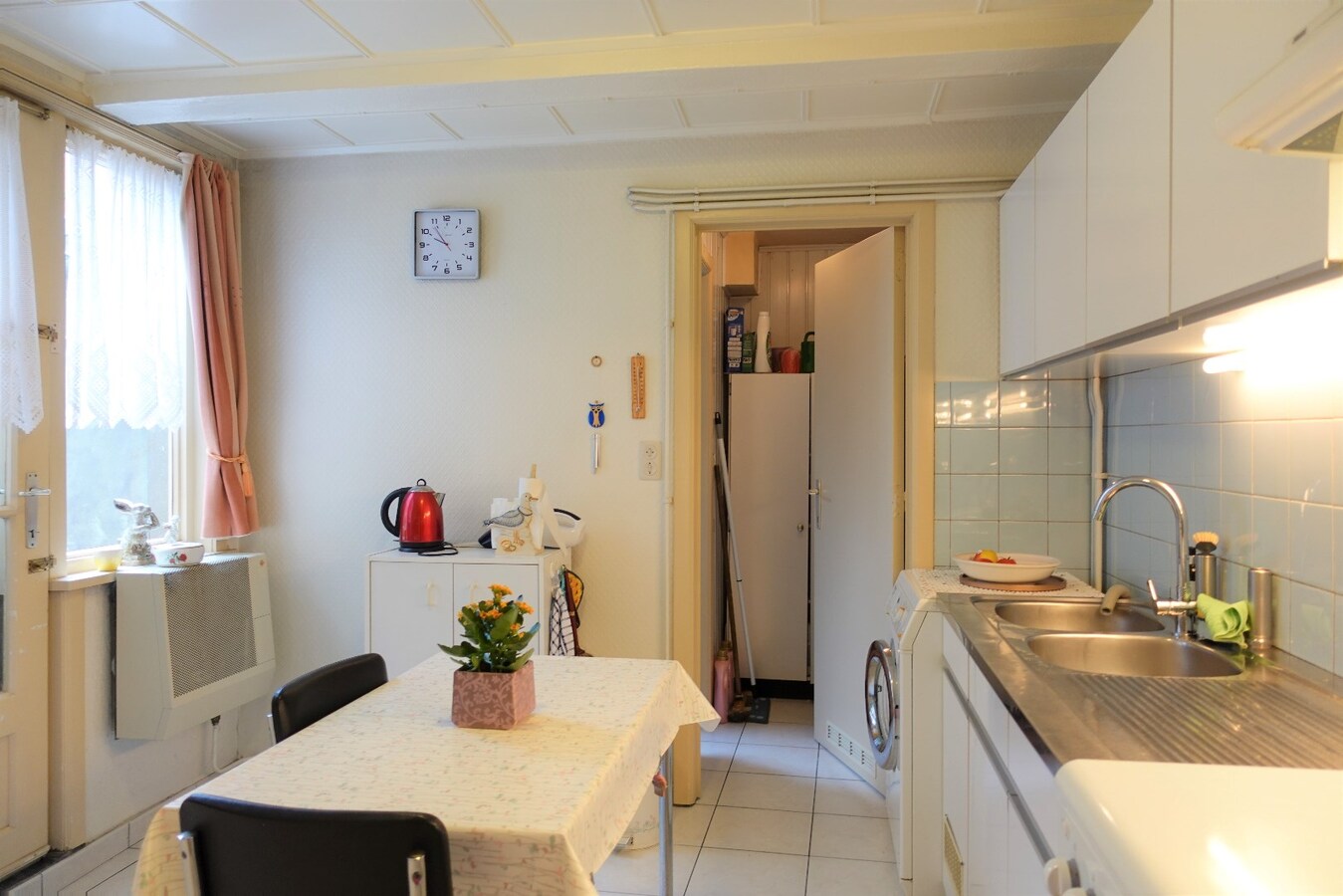 Te renoveren hoekwoning in hartje Gistel 