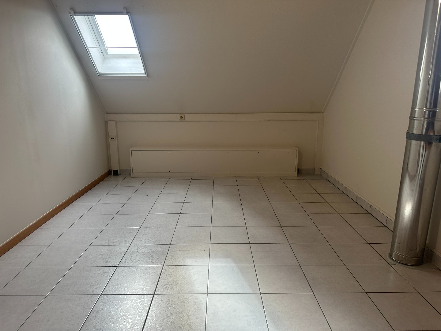Gezellige gerenoveerde woning met 3 slpk, carport en tuintje, rustige ligging te Torhout 