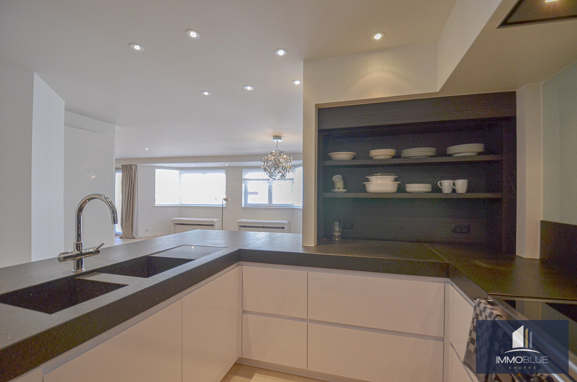 Topaanbieding – Uitzonderlijk ruim appartement gelegen in een stijlvolle residentie. 