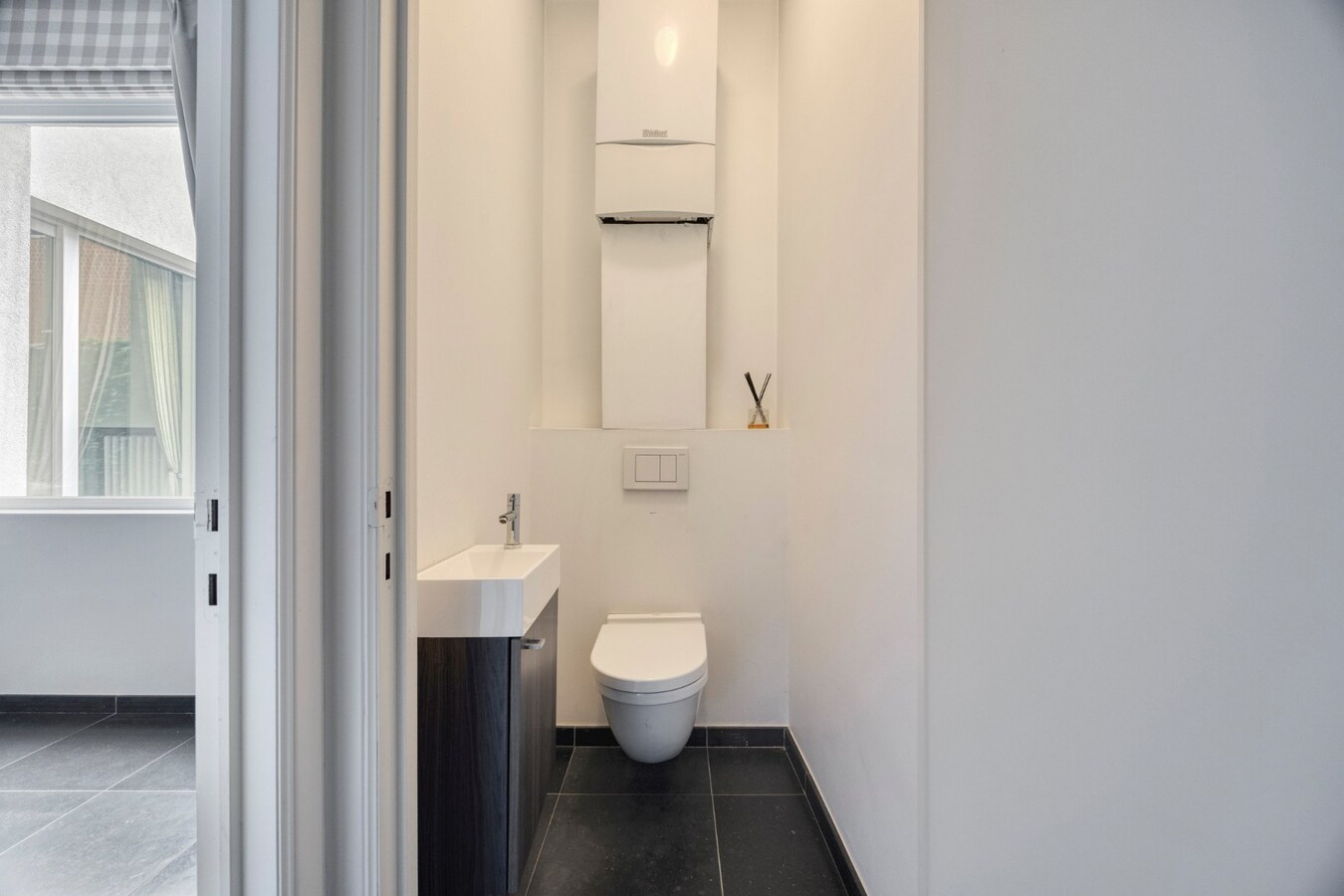 Handelsgelijkvloers te huur op toplocatie in centrum Oudenaarde 