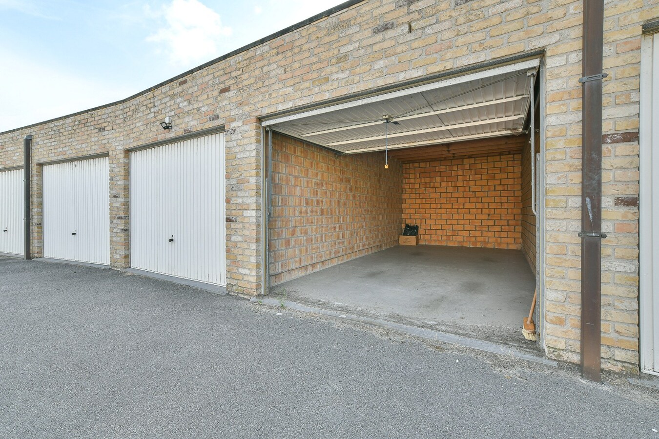 Te koop garage - De Haan