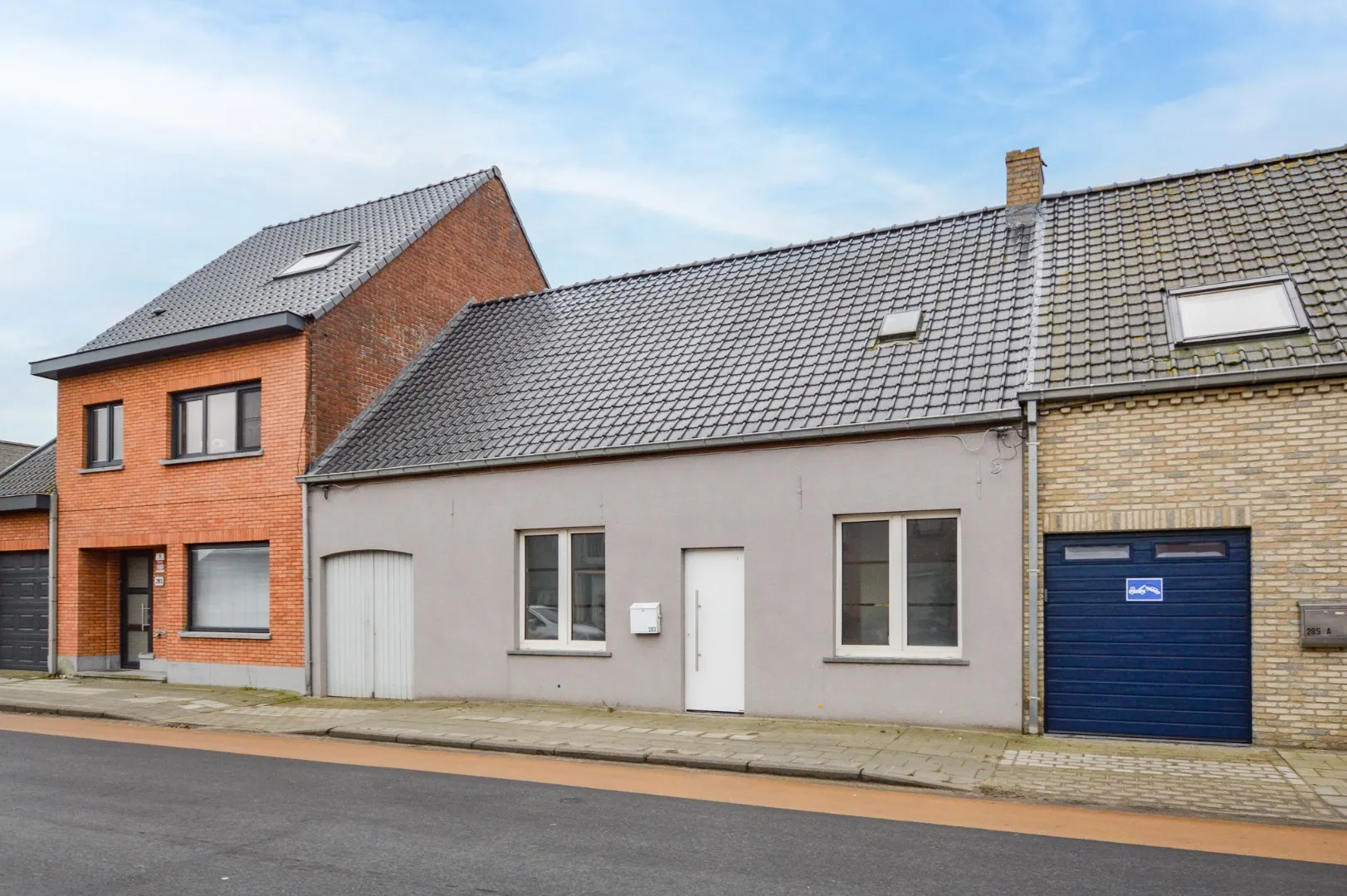 Gezellige rijwoning op 444 m² met tuin nabij centrum Eernegem