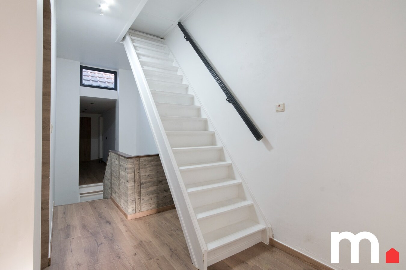 Instapklare woning te Kuurne op 405 m² met 4 Slaapkamers en inpandige dubbele garage! 