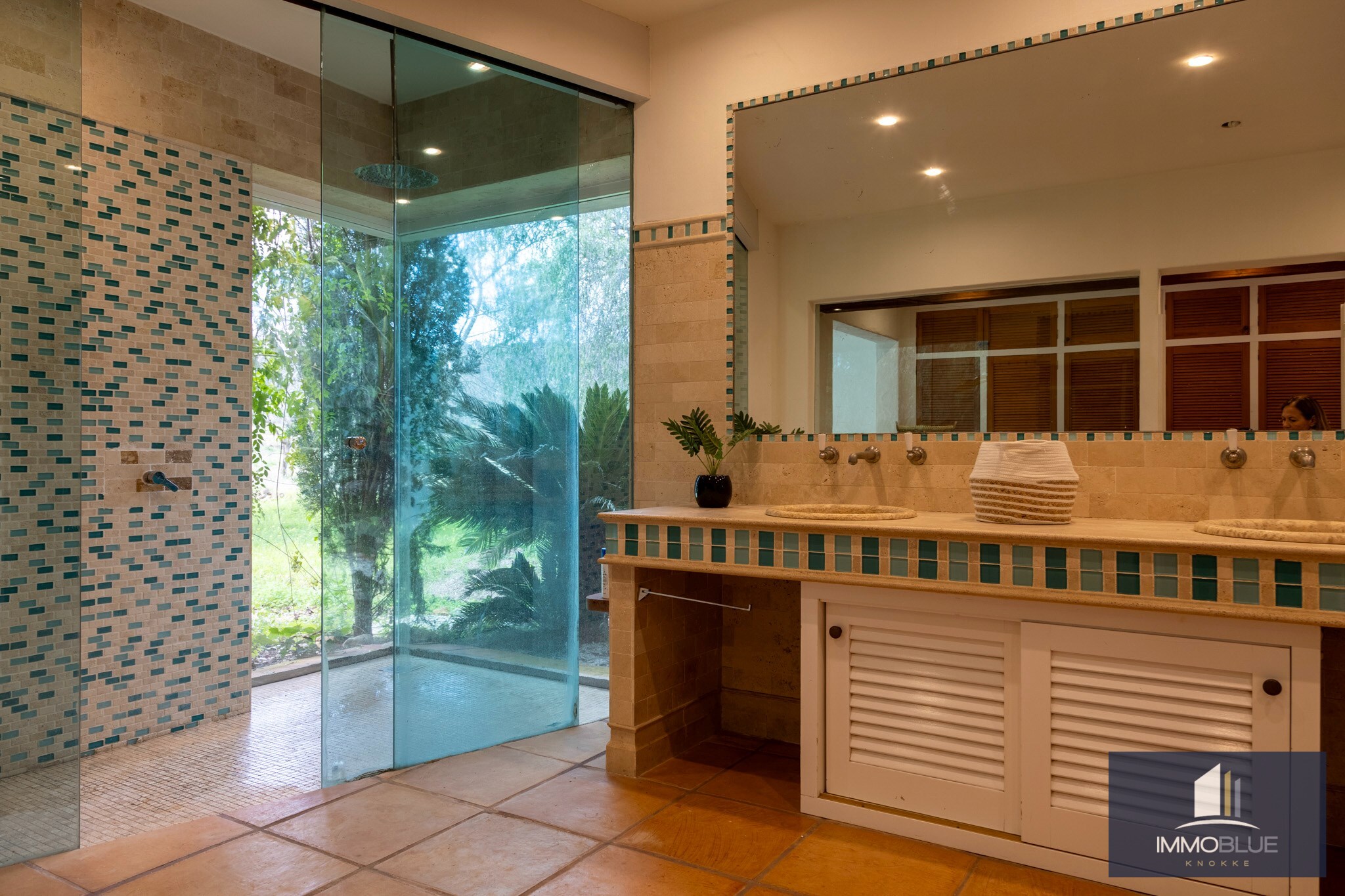 Dit uitzonderlijke landgoed, gelegen op een royaal perceel van 18.500 m² . 