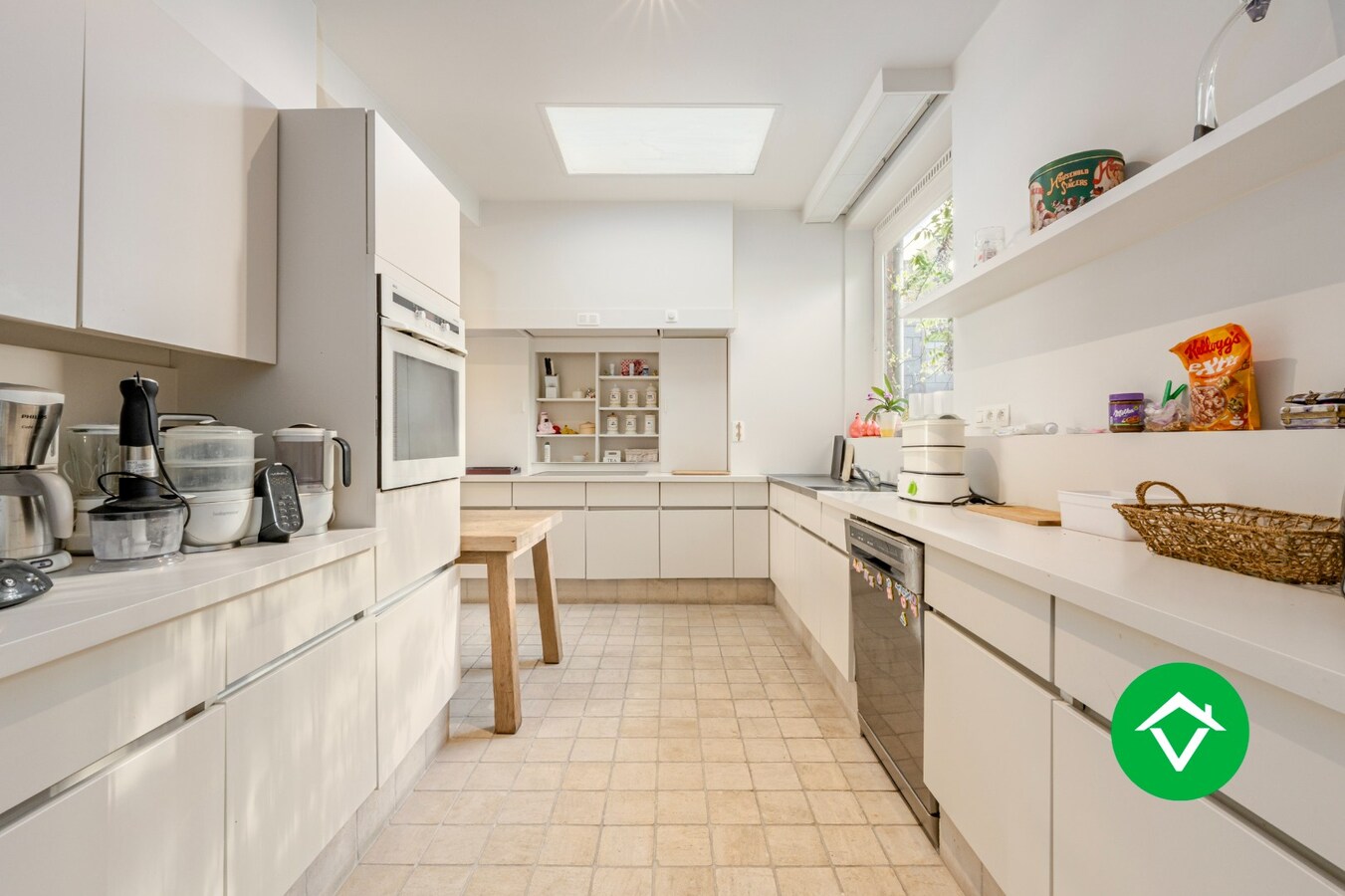 Ruim triplex appartement met 5 slaapkamers, in het centrum van Torhout 