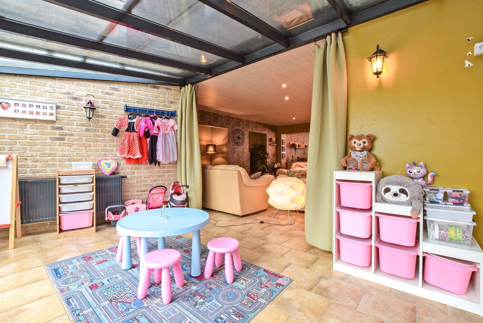 Ruime gezinswoning met garage te Pervijze op 518 m² met prachtige verzichten. 