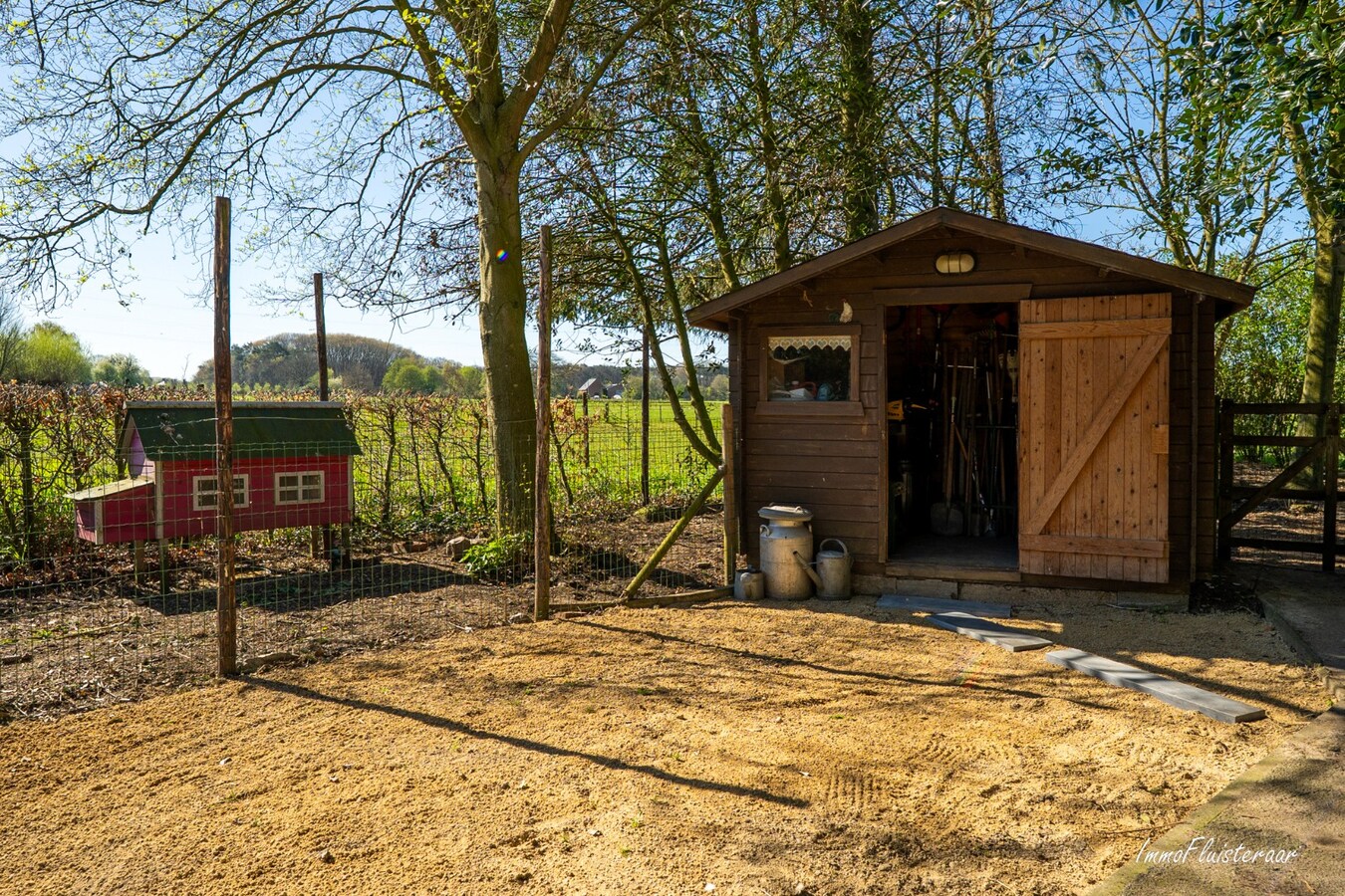 BEZOEKDAG OP 23 MEI VAN 10U TOT 14U. Landelijk gelegen woning met stallen en handig bijgebouw op ca. 7.025 m² (Optie aankoop extra aanpalend weiland van 5.735 m2) 