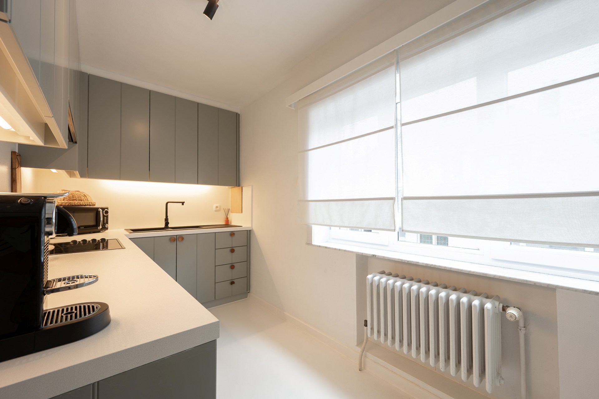 Appartement lumineux d'angle avec terrasse situé à distance de marche de la digue du Rubensplein. 