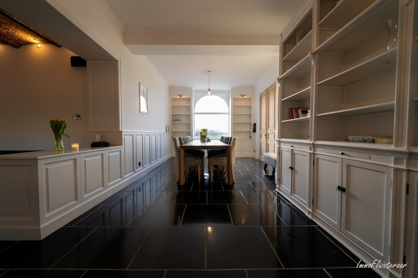 Karakteristieke villa met paardenaccommodatie op ca. 9.680 m2 te Tisselt (Willebroek) 