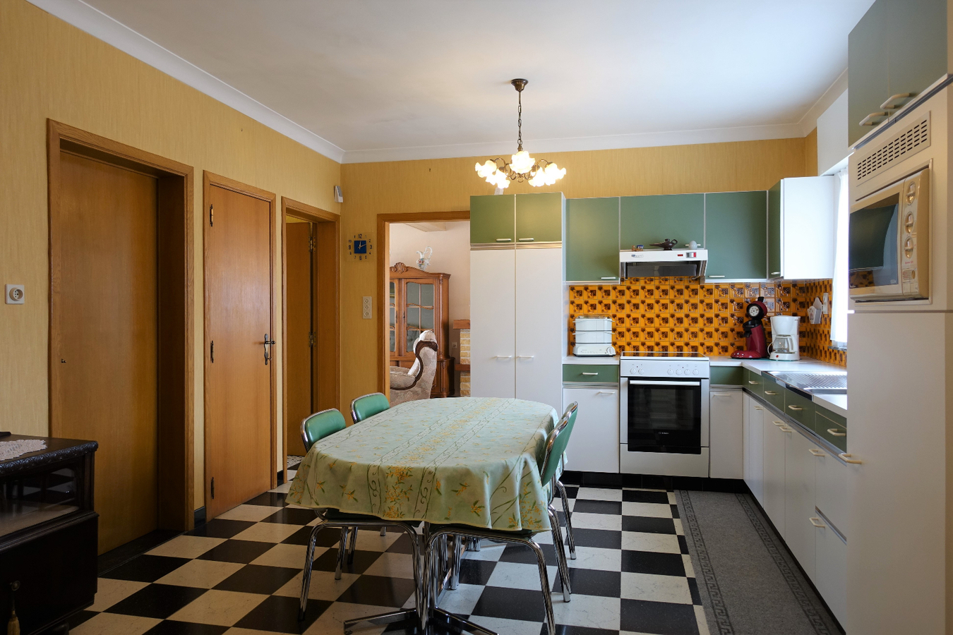 Karaktervolle villa met grote tuin op unieke locatie 